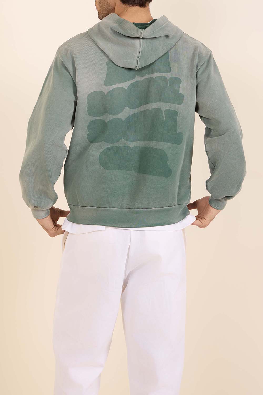 תמונת דוגמן אחורית של סווטשירט קפוצ'ון