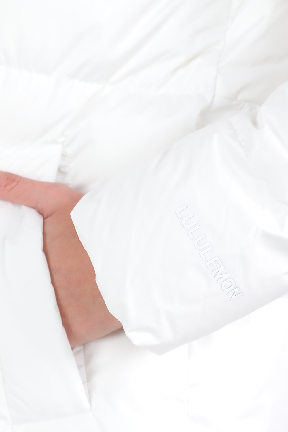 תמונת תקריב דוגמן של Wunder Puff Long Jacket