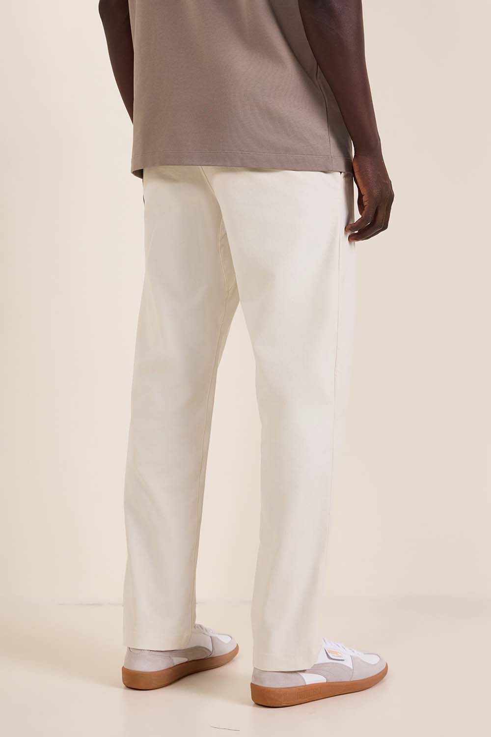 תמונת דוגמן אחורית של ABC Classic-Fit Trouser 32L VersaTwill