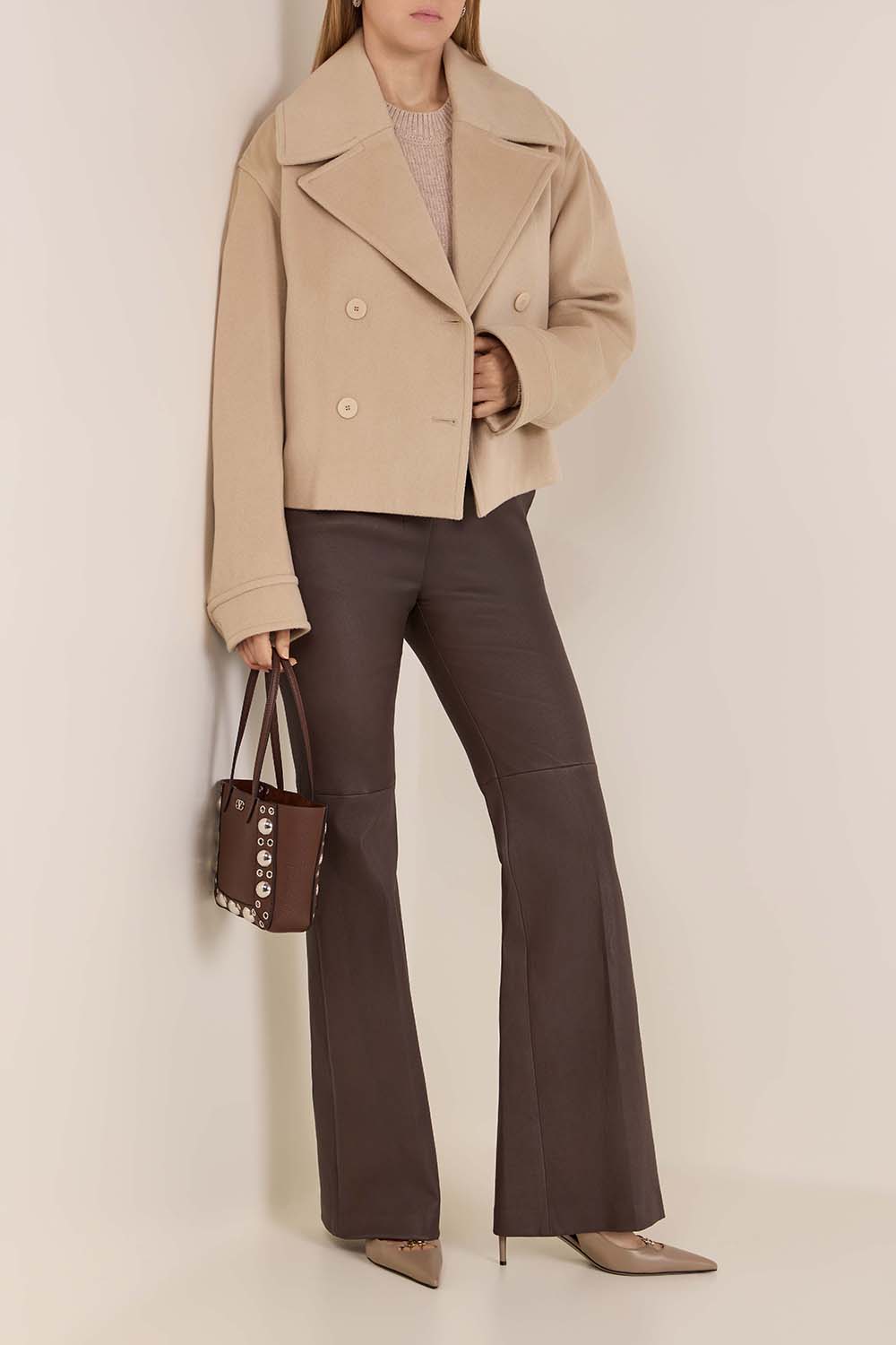 תמונת דוגמן קידמית של נעלי עקב סלינג בק