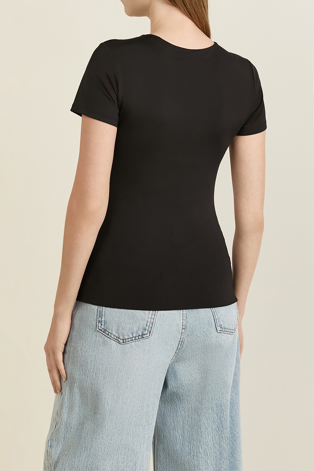 תמונת דוגמן אחורית של חולצת טי סלים פיט