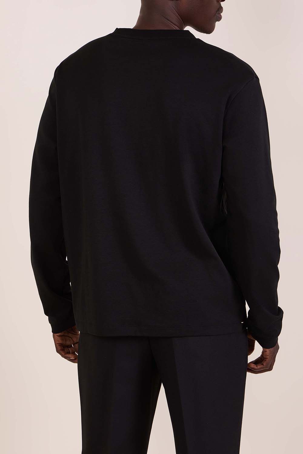 תמונת דוגמן אחורית של חולצת טי שרוול ארוך