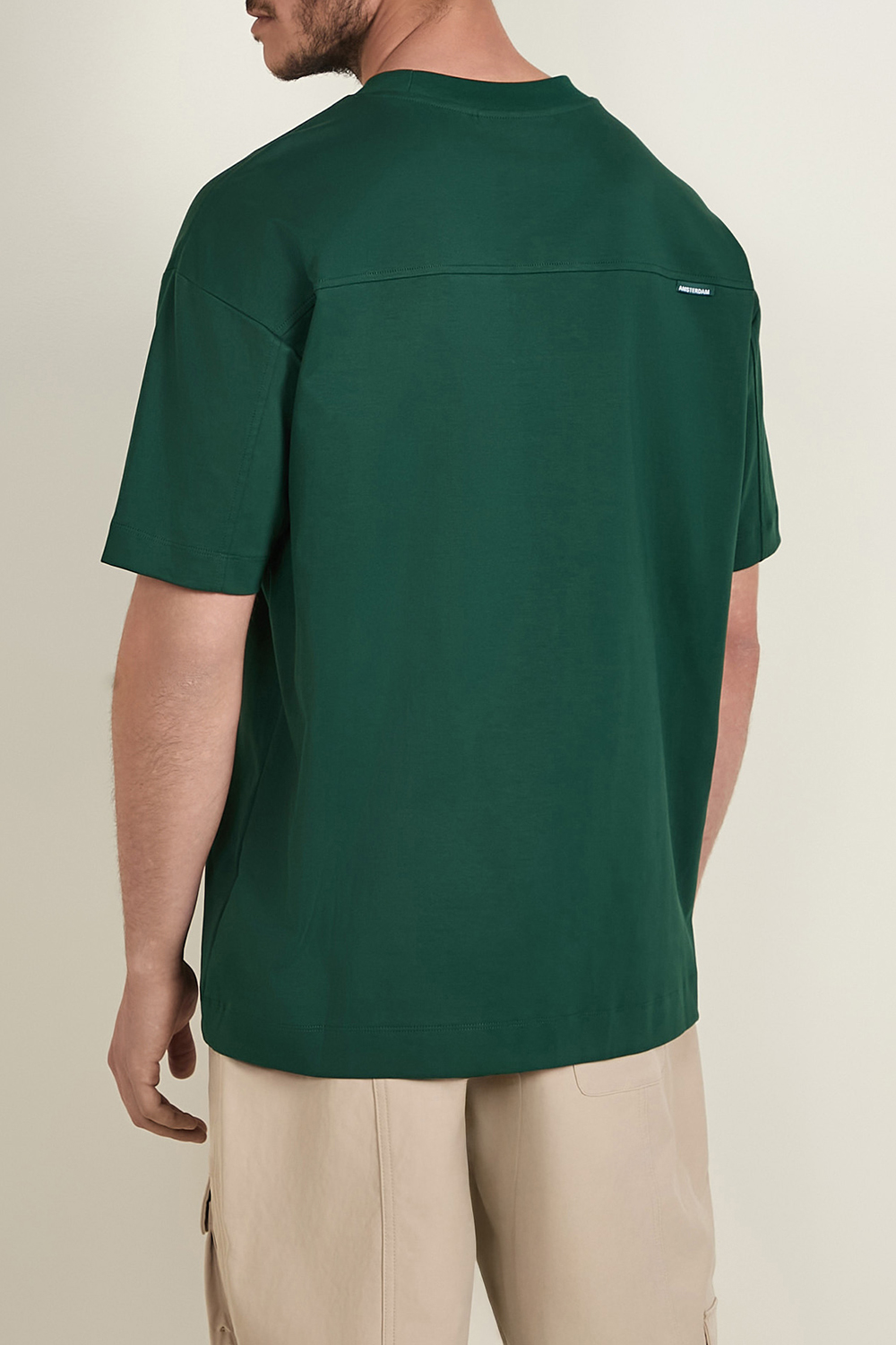 תמונת דוגמן אחורית של חולצת טי