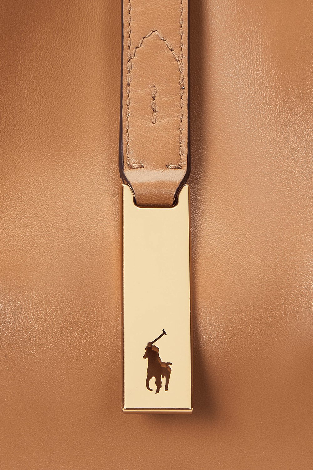 תמונת תקריב של תיק כתף סמול