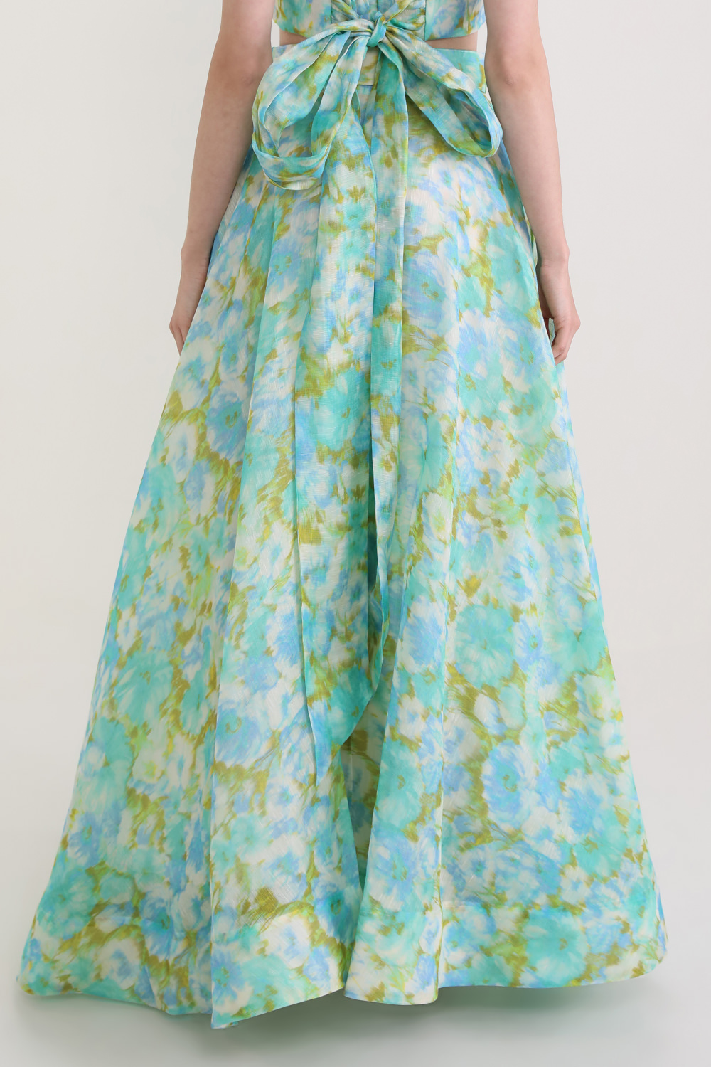 תמונת דוגמן אחורית של חצאית מקסי ממשי ופשתן