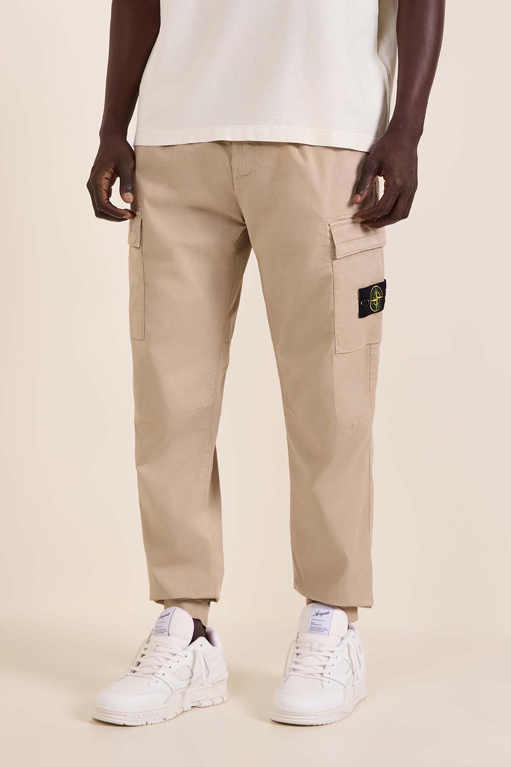 תמונת דוגמן קידמית של מכנסיים