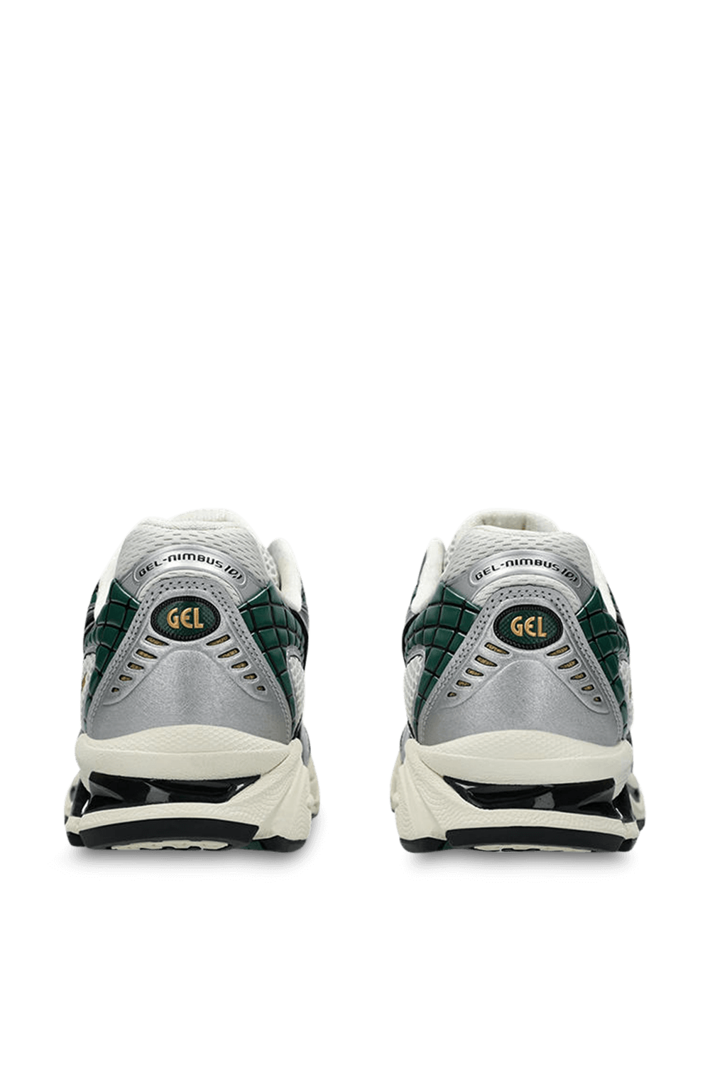 תמונת תקריב של נעלי סניקרס נימבוס 10.1