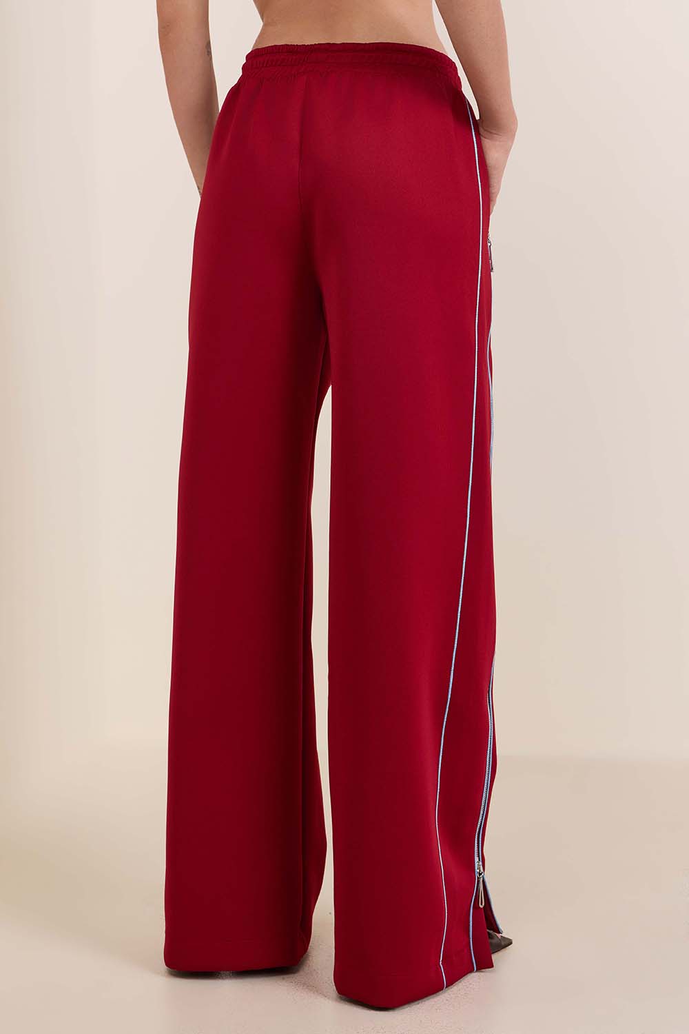 תמונת דוגמן אחורית של מכנסי טרנינג