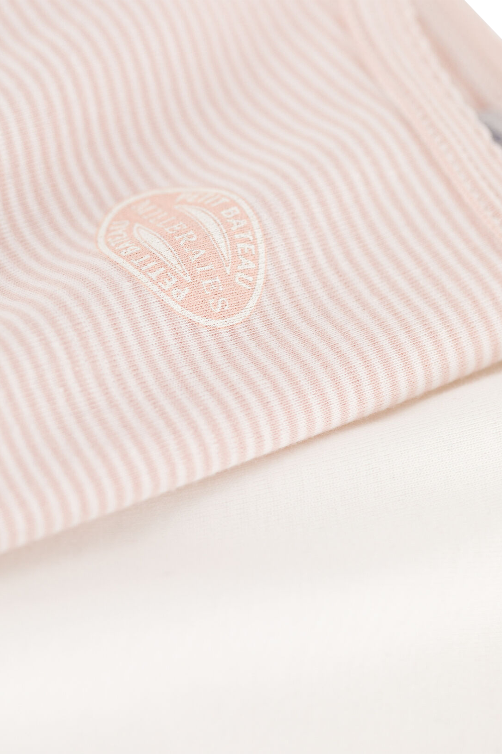 תמונת תקריב של מארז שתי גופיות כותנה - גילאי 2-8