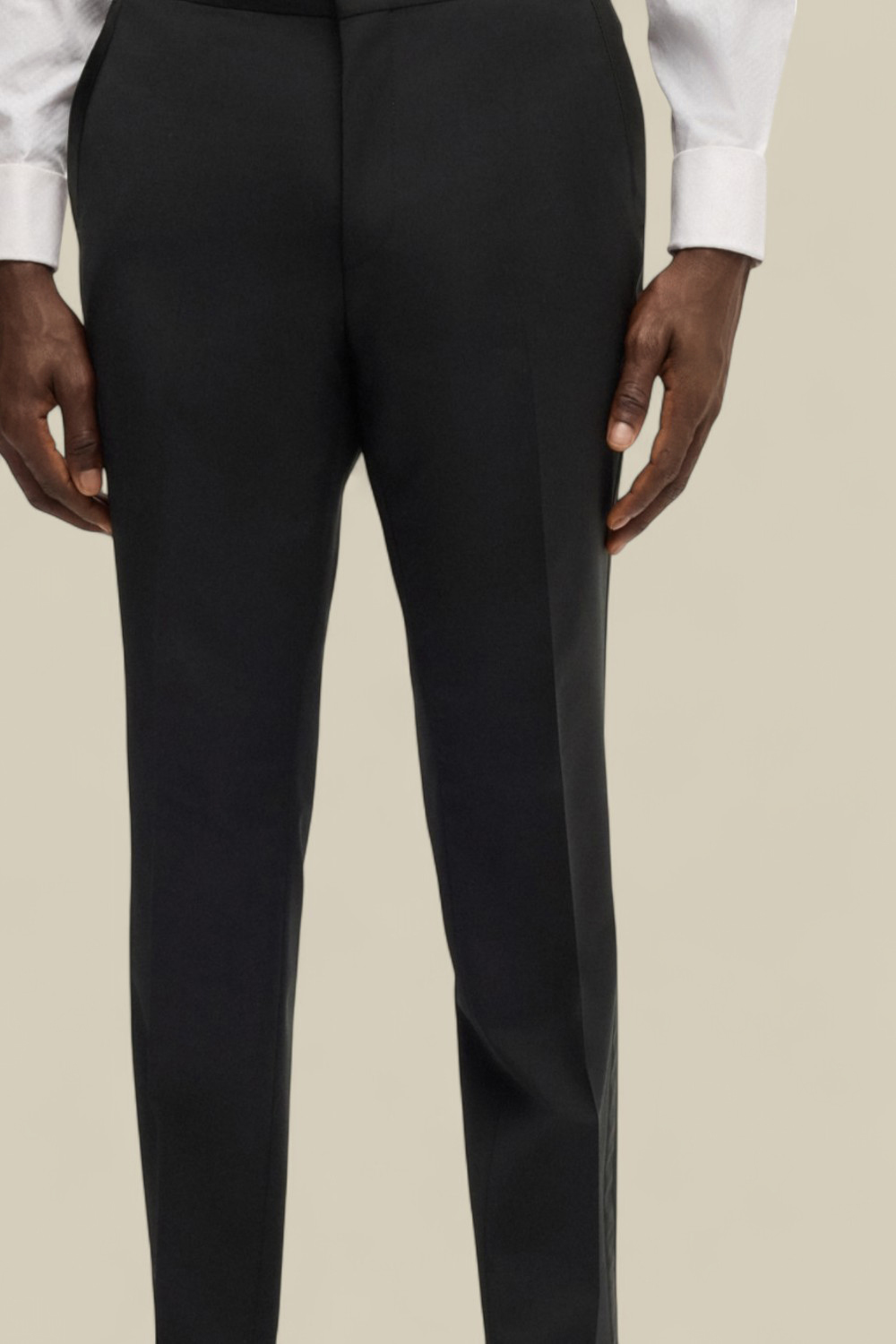 תמונת תקריב דוגמן של מכנסיים מחויטים