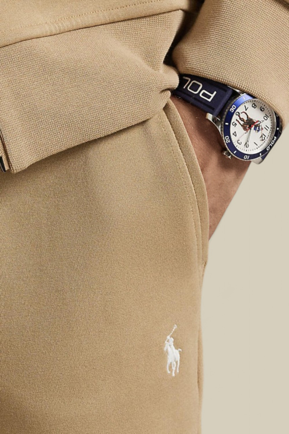 תמונת תקריב דוגמן של מכנסיים קצרים