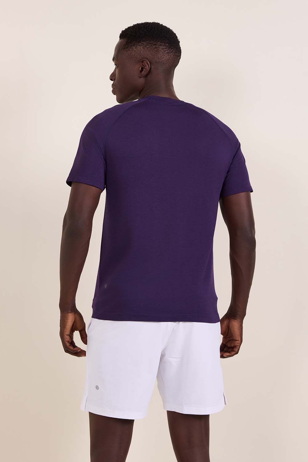 תמונת דוגמן אחורית של Metal Vent Tech Short-Sleeve Shirt