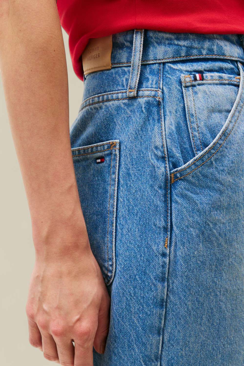 תמונת תקריב דוגמן של מכנסי ג'ינס