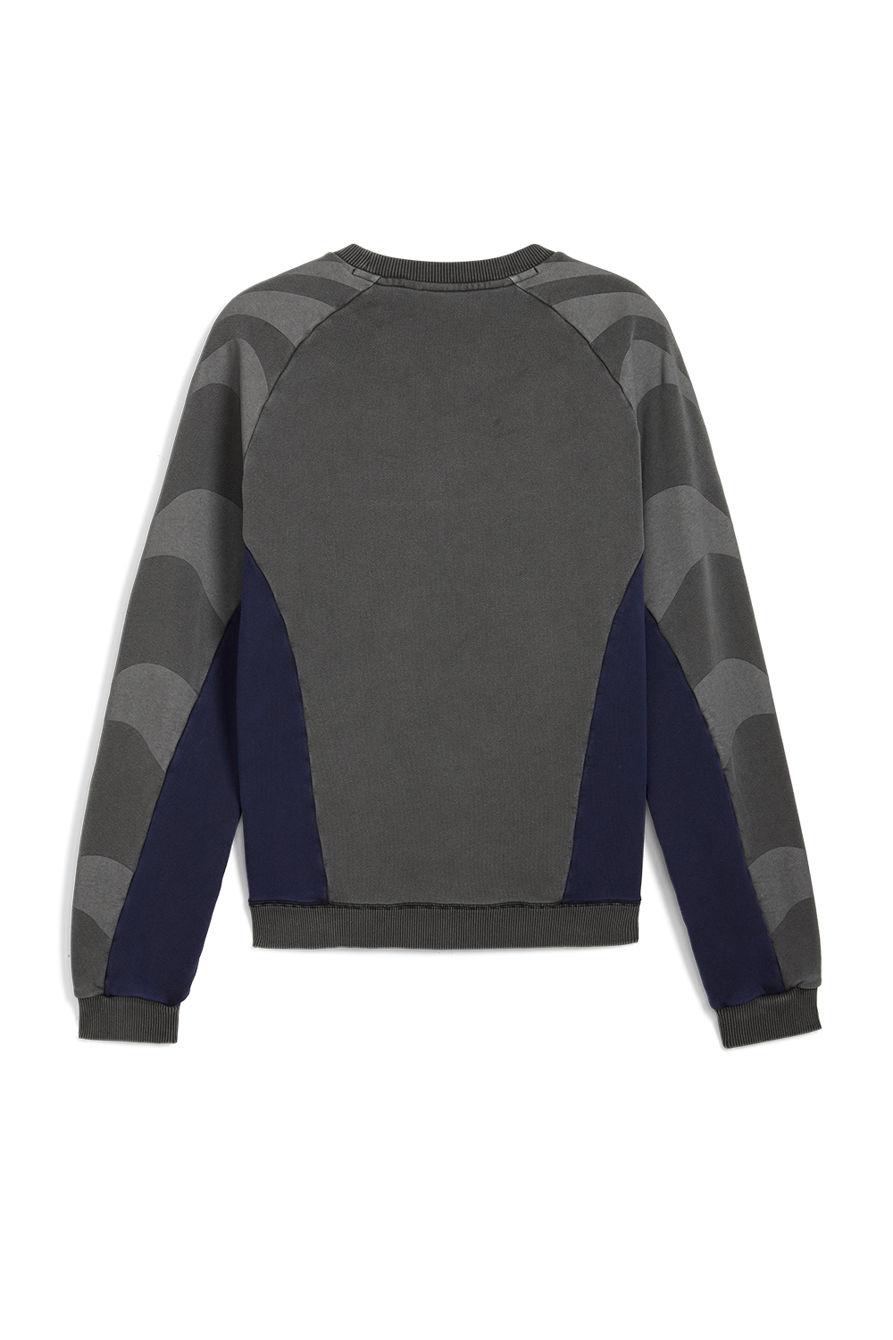 תמונה אחורית של קידסופר X פומה סווטשירט אוברסייז