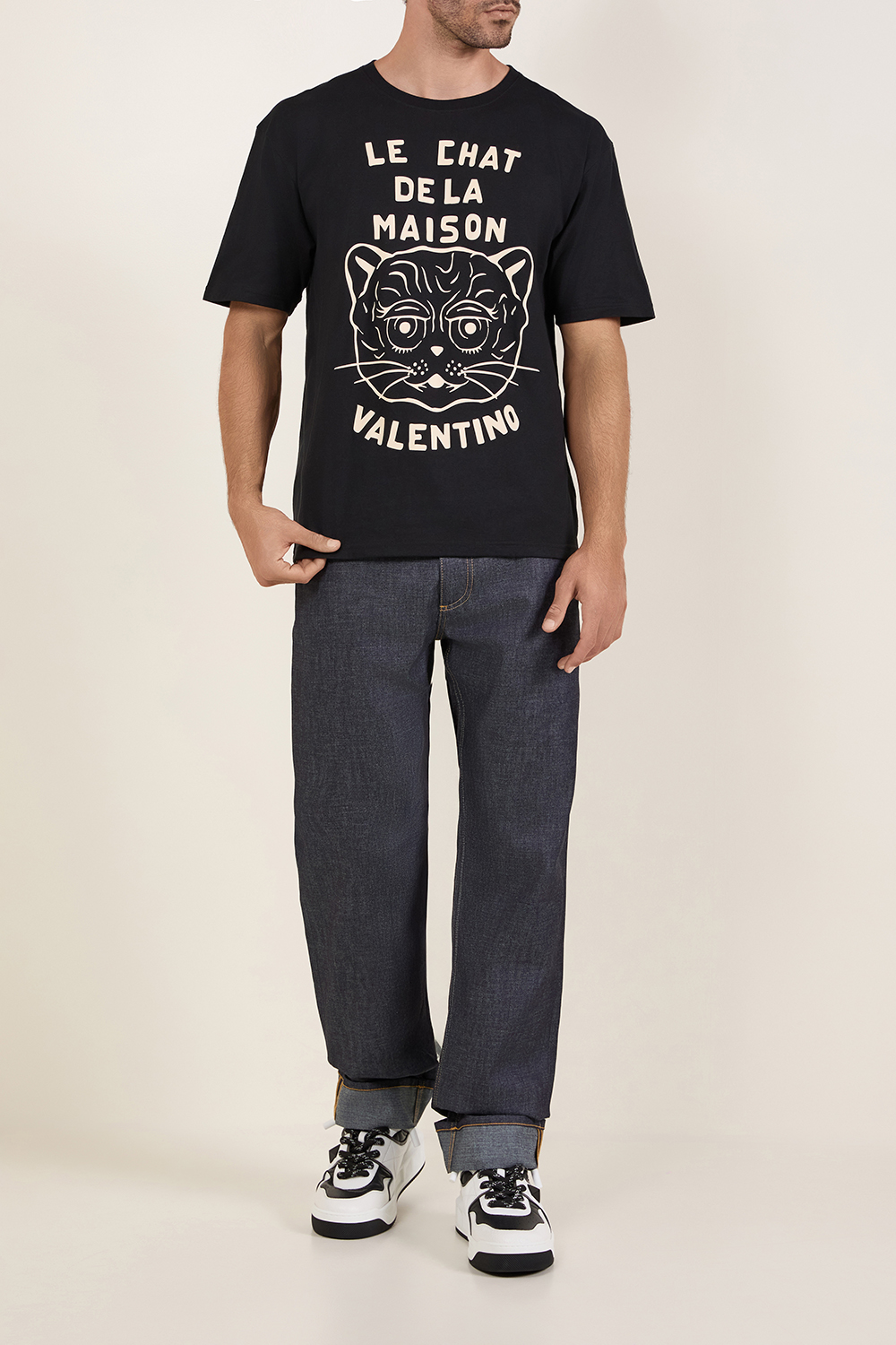 תמונת דוגמן קידמית של נעלי סניקרס