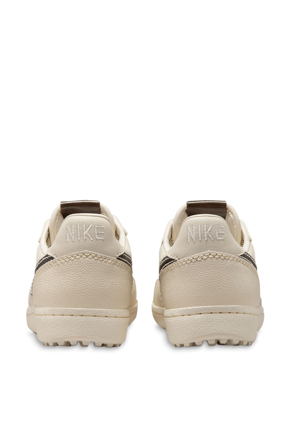 תמונת תקריב של נעלי סניקרס פילד ג'נרל