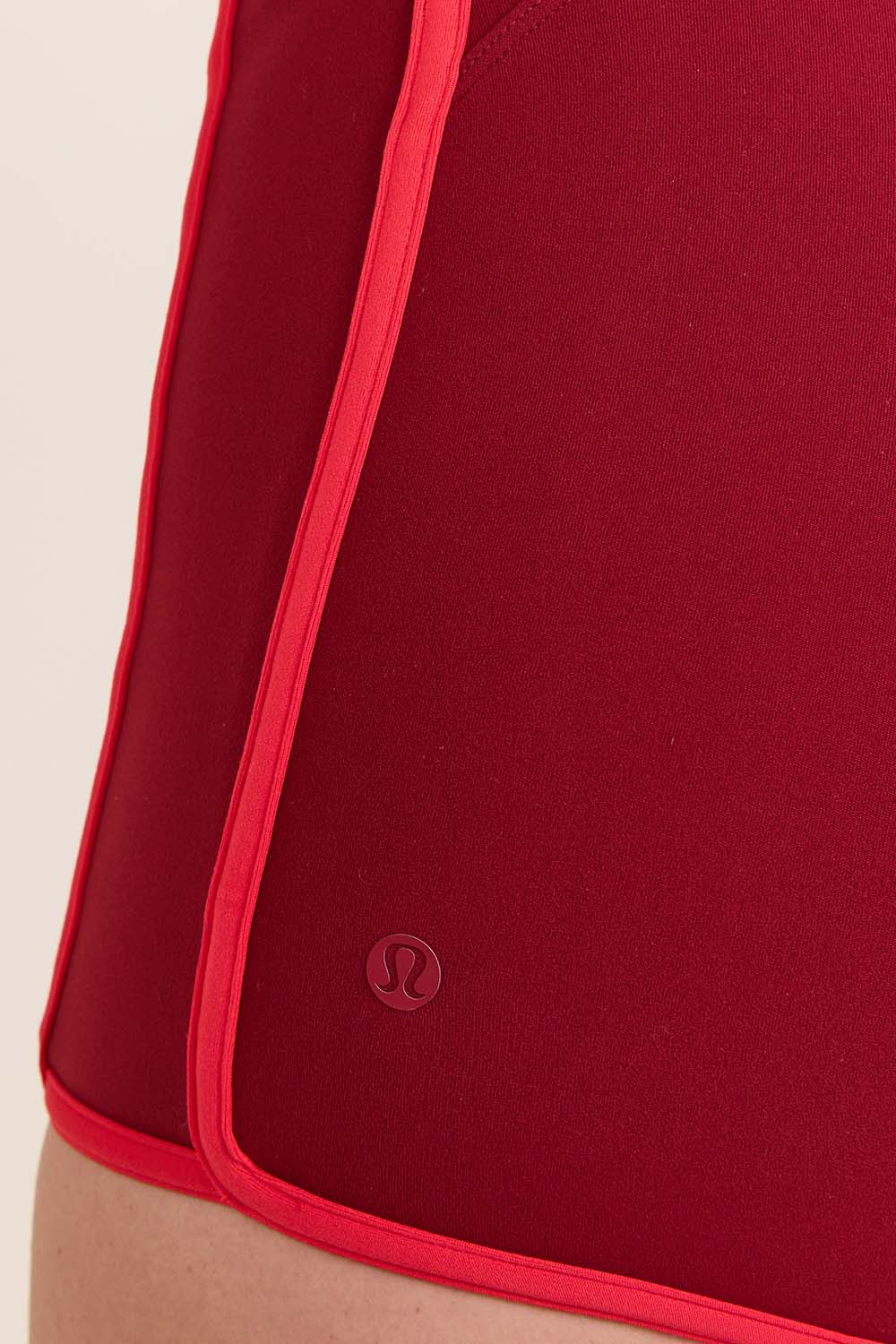 תמונת תקריב דוגמן של Nulu Sporty Trim High-Rise Short 3'' *SOTM