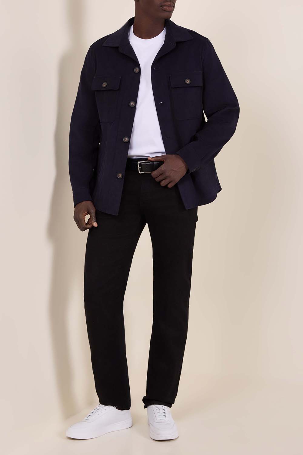 תמונת דוגמן קידמית של חגורת עור