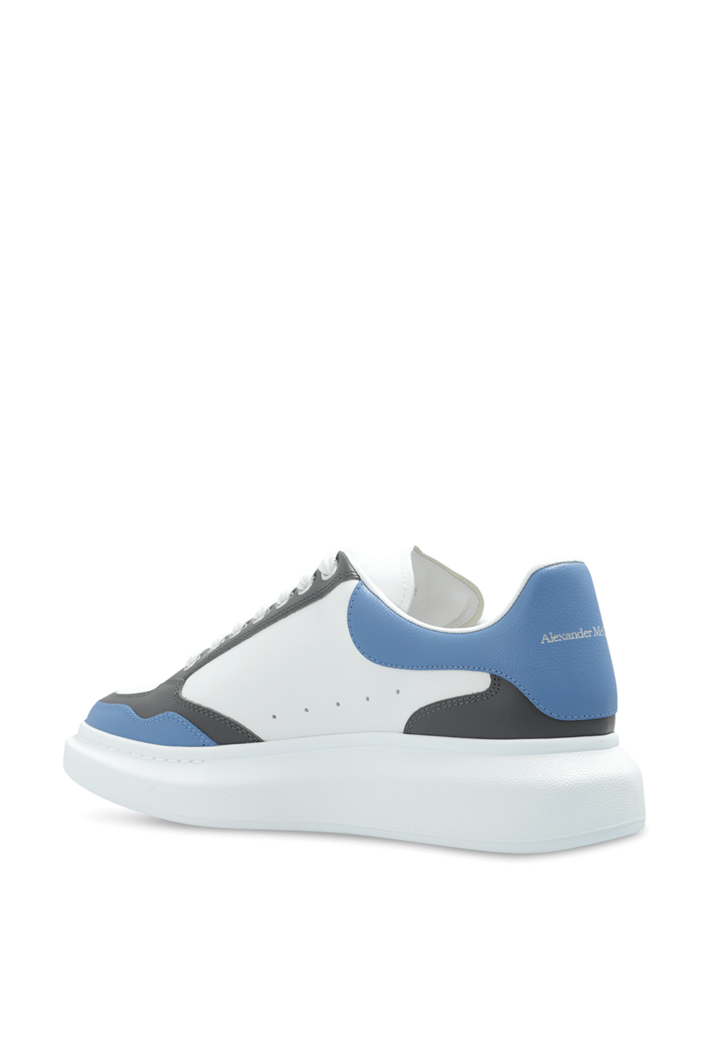 תמונה אחורית של נעלי סניקרס אוברסייז