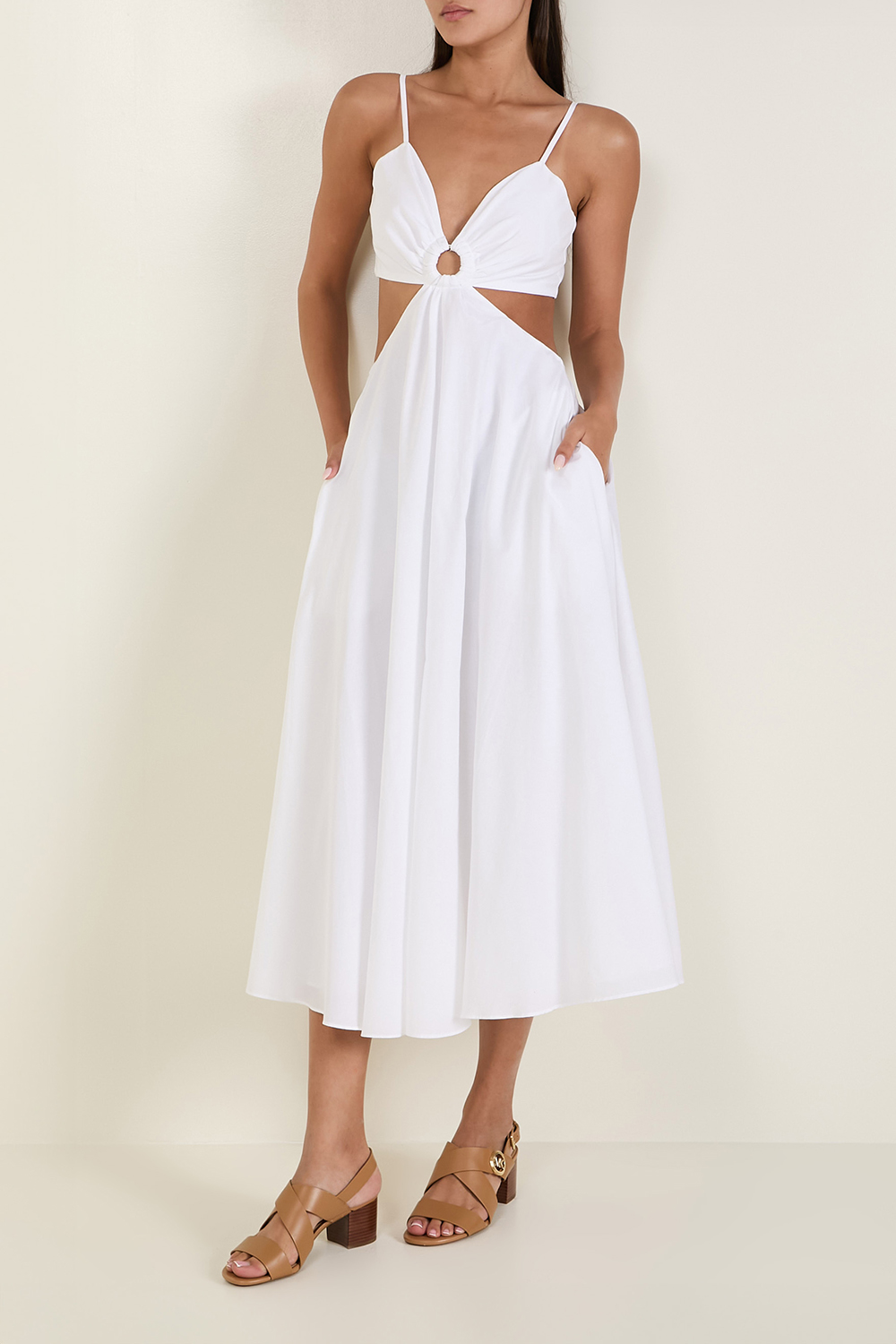 תמונת דוגמן קידמית של שמלת קאט אאוט