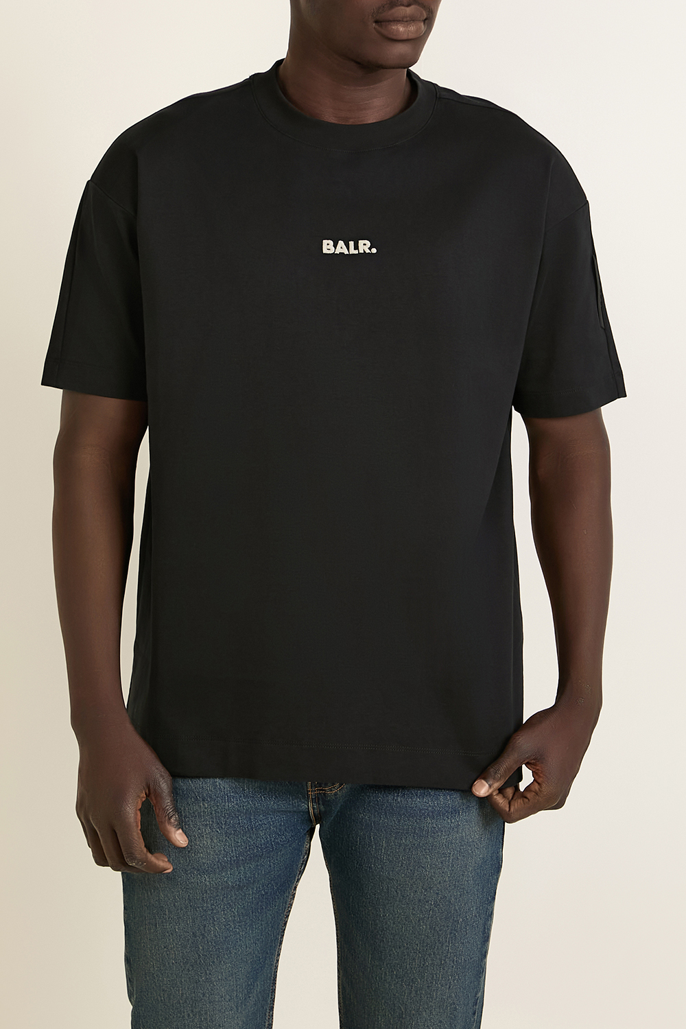 תמונת דוגמן קידמית של חולצת טי אוברסייז