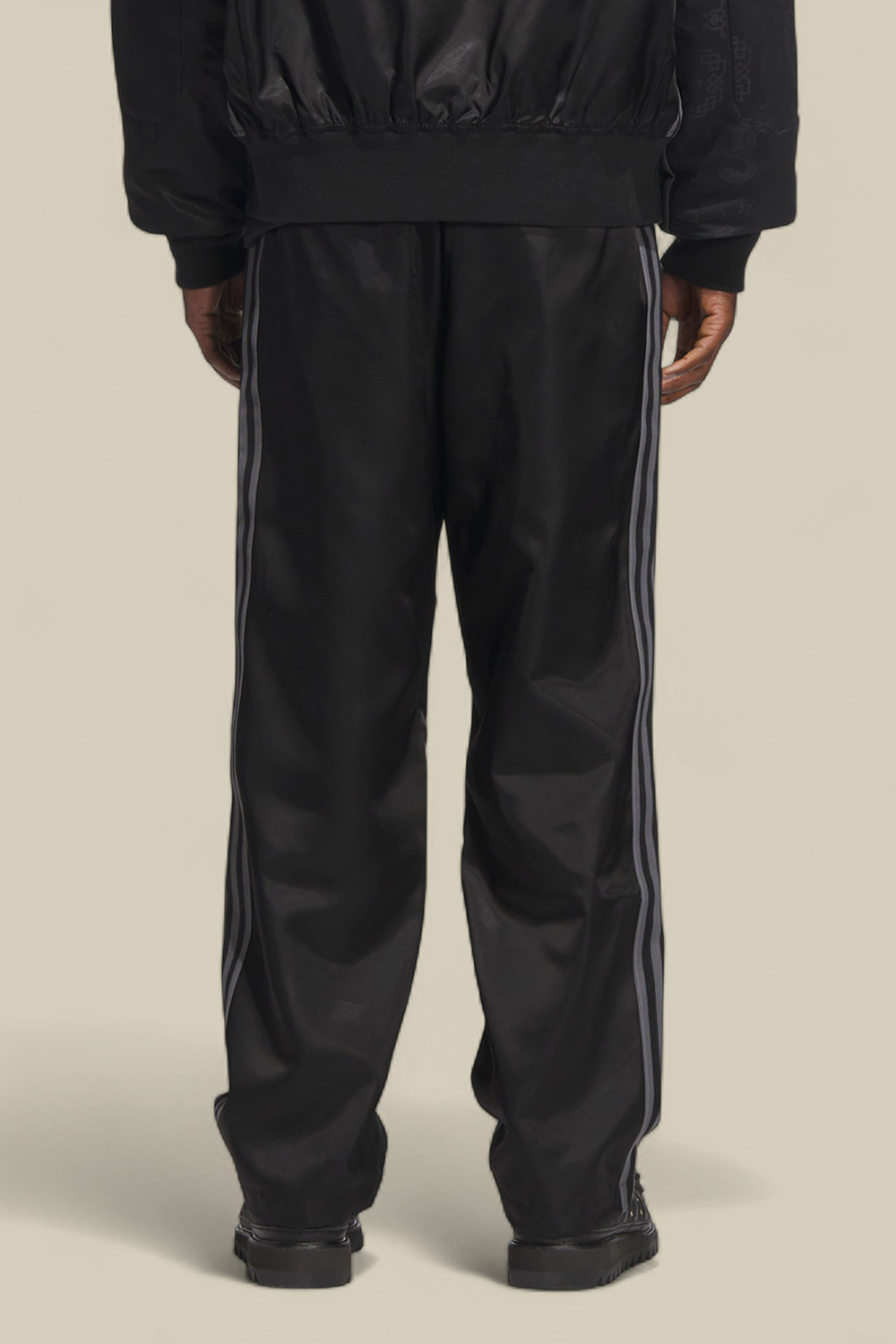 תמונת דוגמן אחורית של אדידס X קלוט מכנסי ג'וג