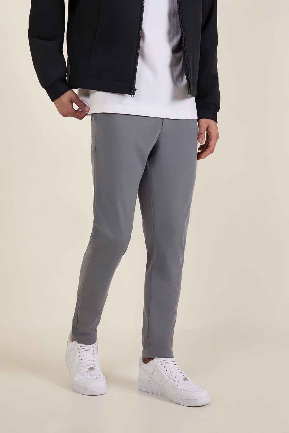 תמונת דוגמן קידמית של ABC Slim-Fit 5 Pocket Pant 32'' Warpstreme