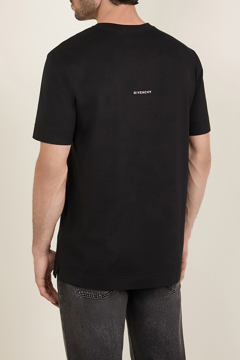 תמונת דוגמן אחורית של חולצת טי סלים פיט