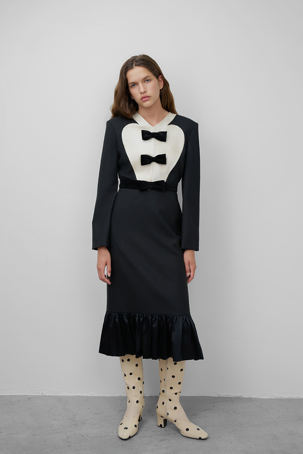 תמונת דוגמן קידמית של מגפי ברך