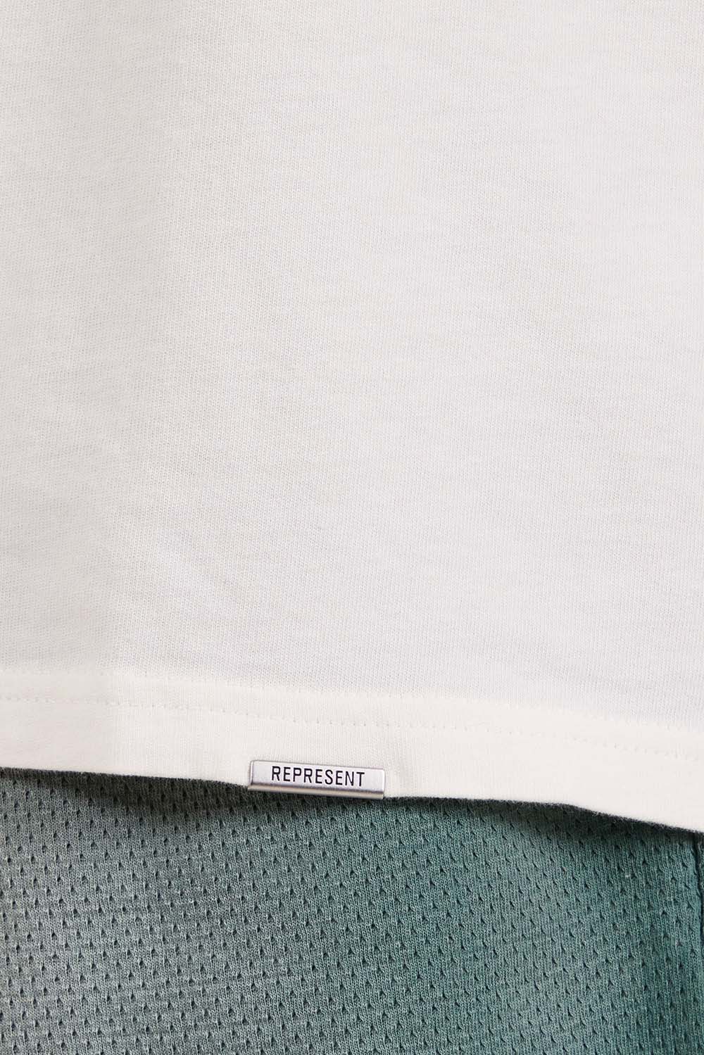 תמונת דוגמן אחורית של חולצת טי