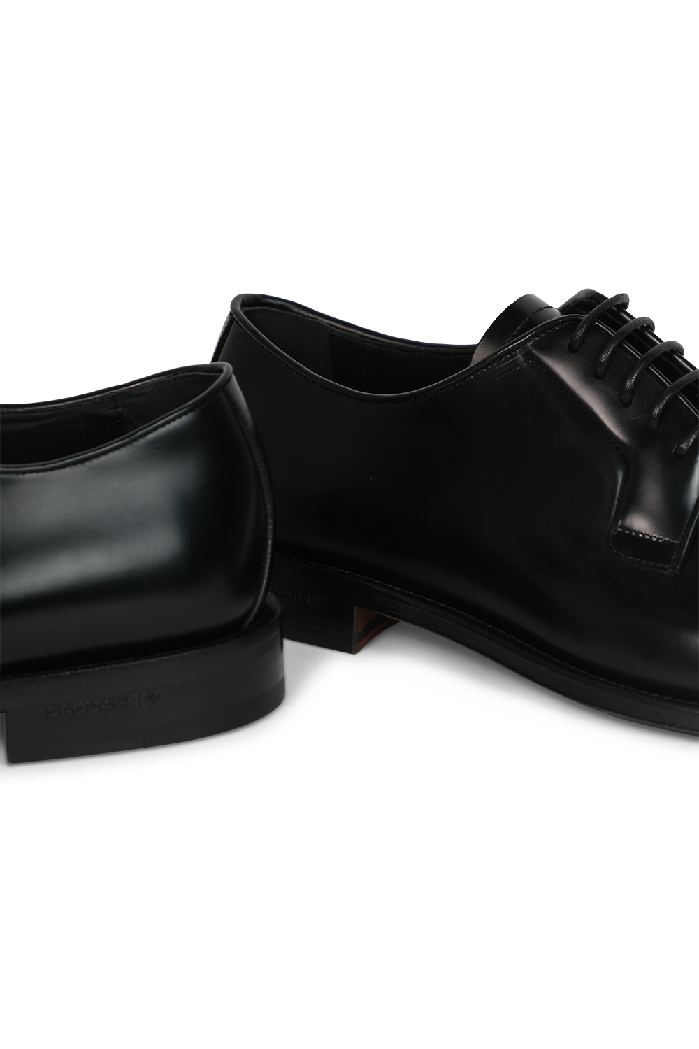 תמונת תקריב של נעלי דרב מעור