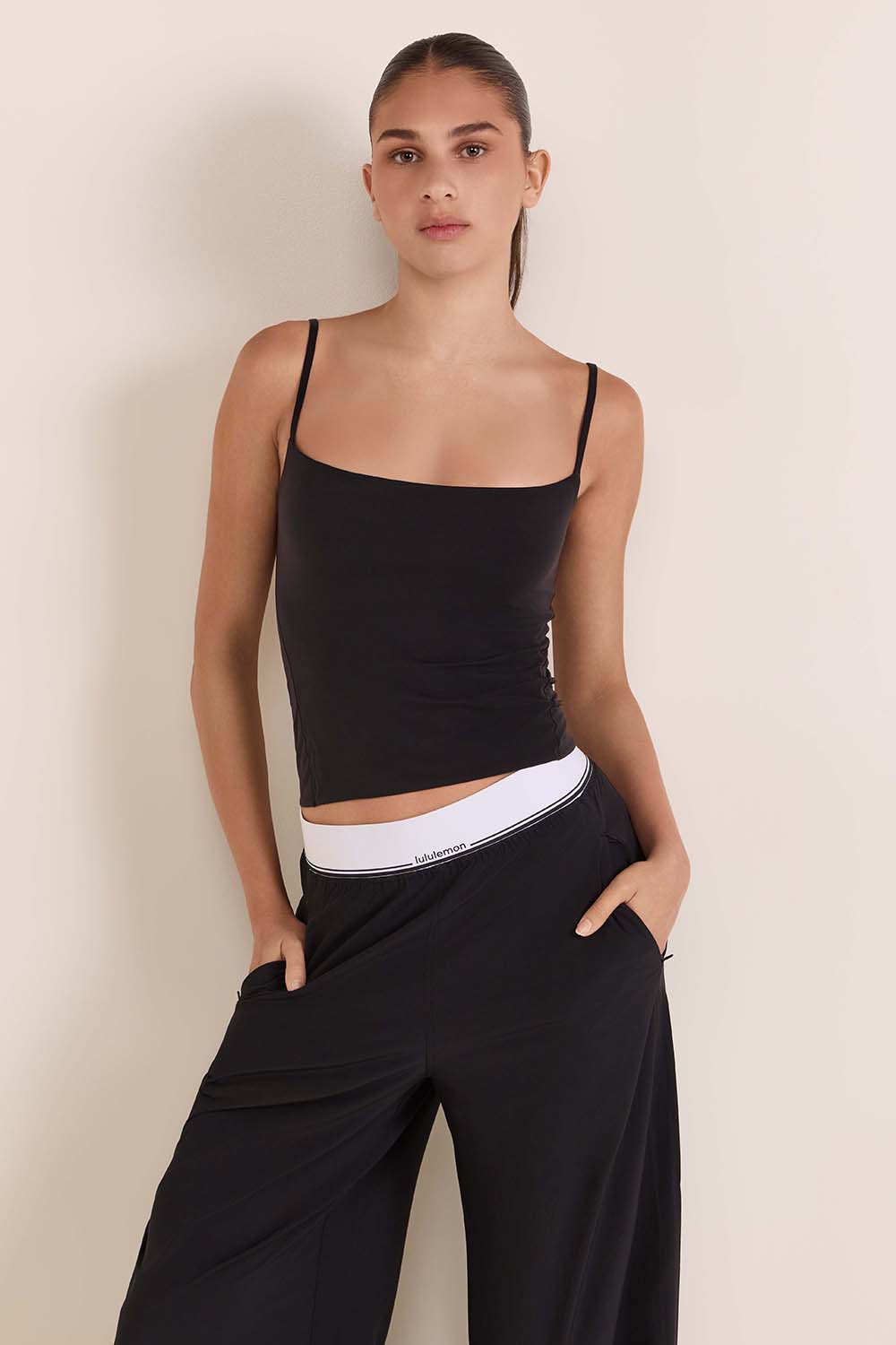 תמונת דוגמן קידמית של Nulu Spaghetti-Strap Cami Tank Top Adjustable