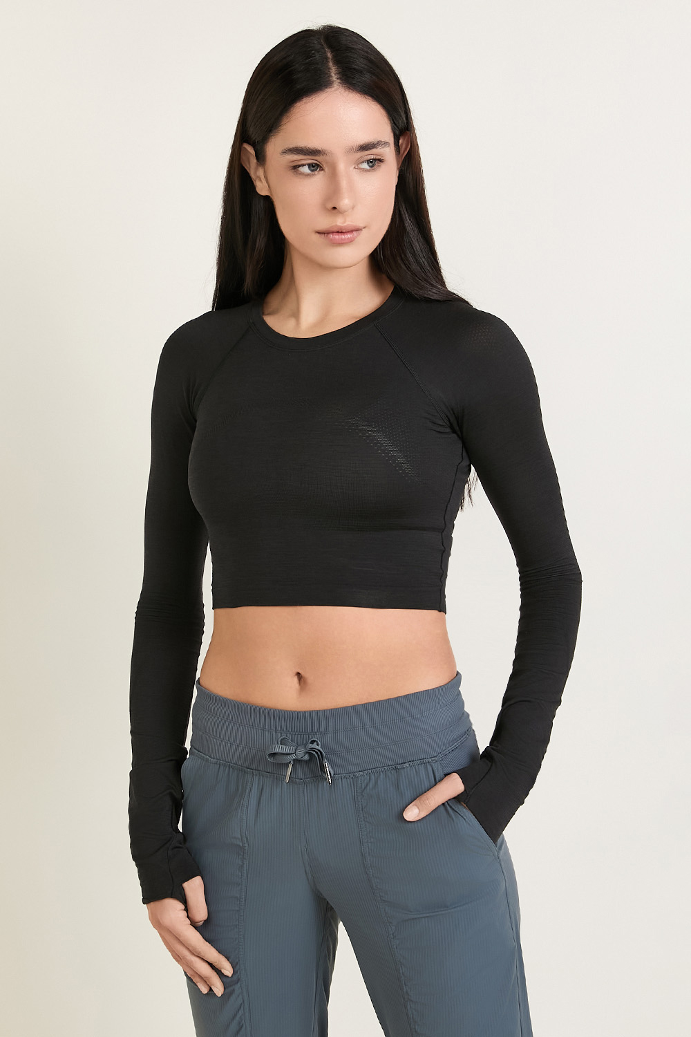 תמונת דוגמן קידמית של Swiftly Tech Cropped Long-Sleeve Shirt 2.0