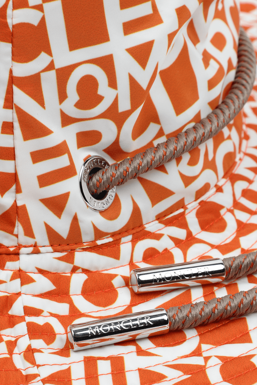 תמונה אחורית של כובע באקט עם שרוך 