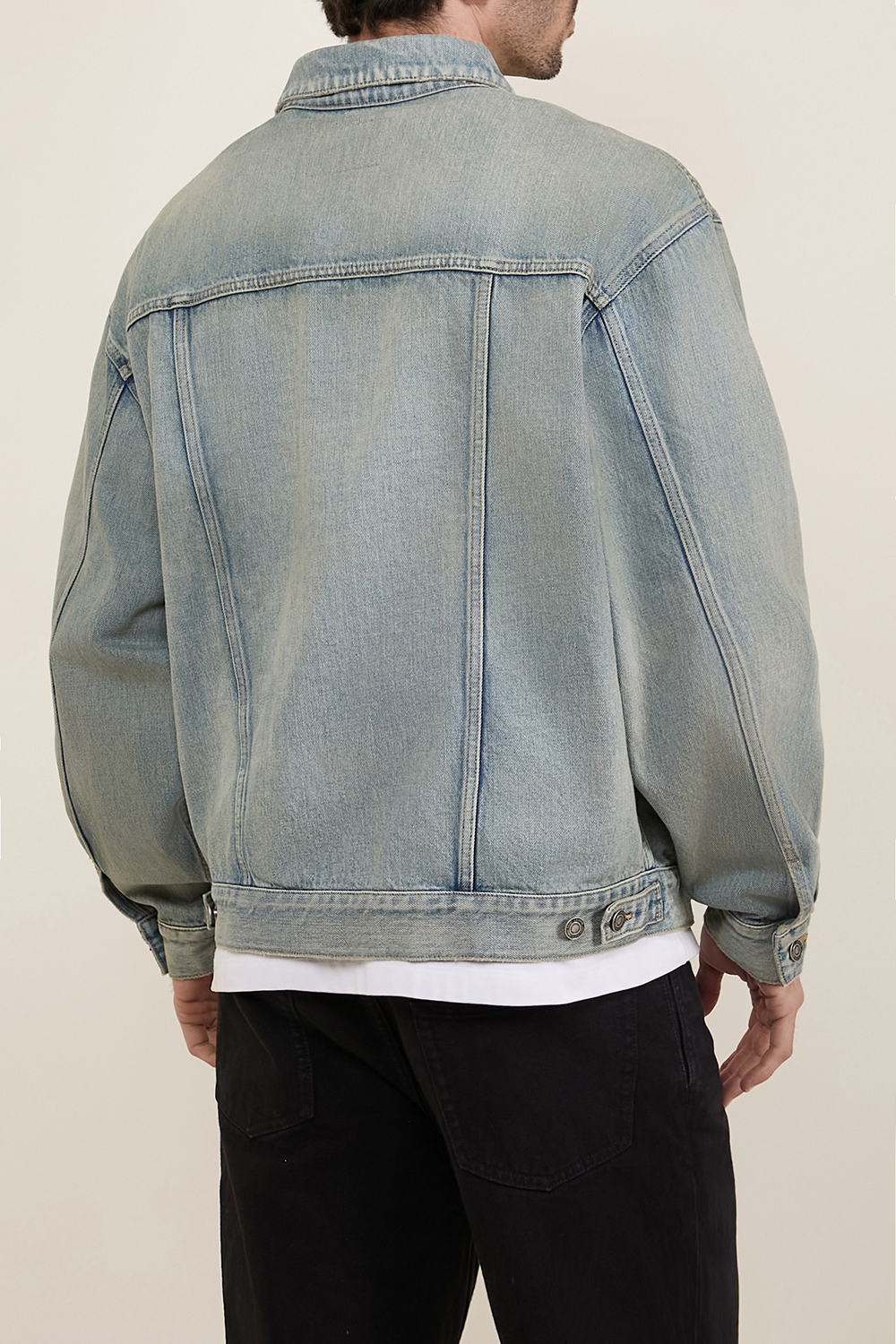 תמונת דוגמן אחורית של ז'קט ג'ינס