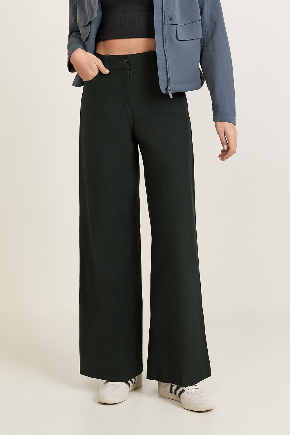 תמונת דוגמן קידמית של City Sleek Utilitech Extra-Wide-Leg Pant *Regular