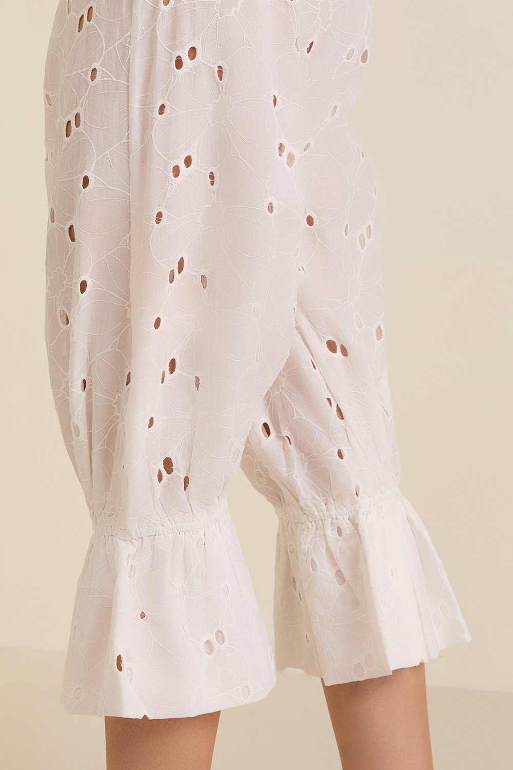 תמונת תקריב דוגמן של מכנסי קאפרי