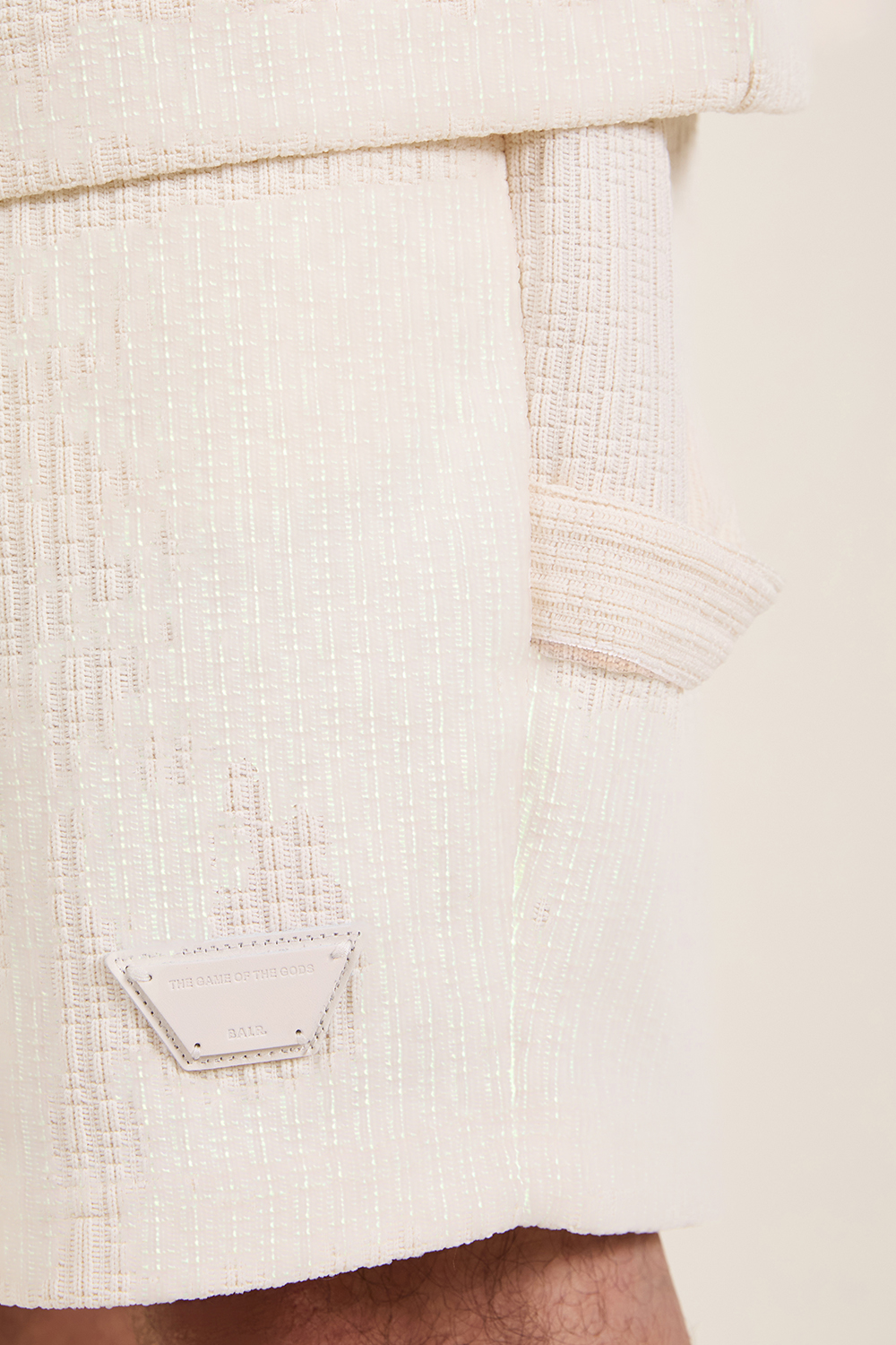 סט מכנסיים קצרים וחולצת טי