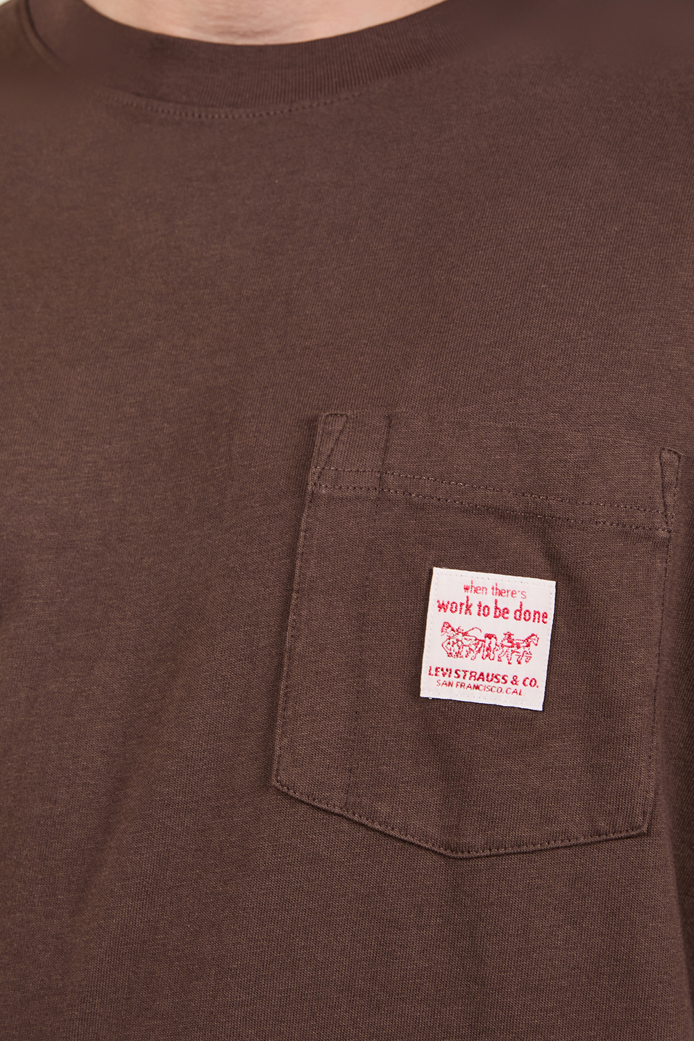 תמונת תקריב דוגמן של חולצת טי