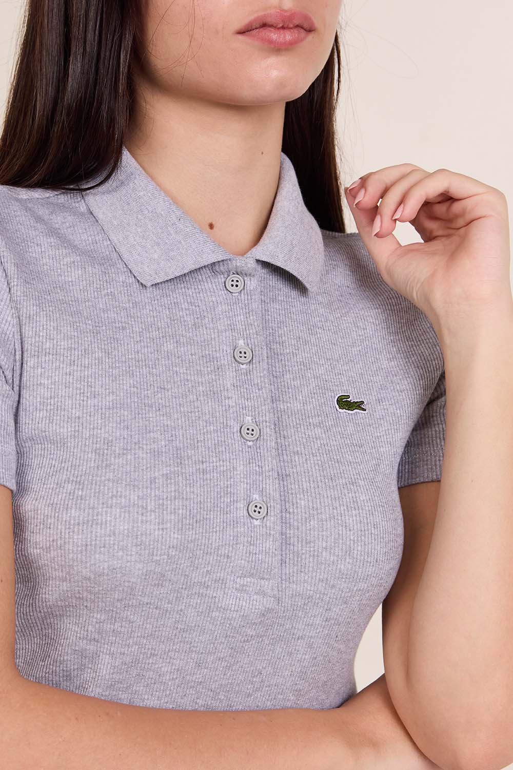 תמונת תקריב דוגמן של חולצת פולו L 12 D סלים פיט