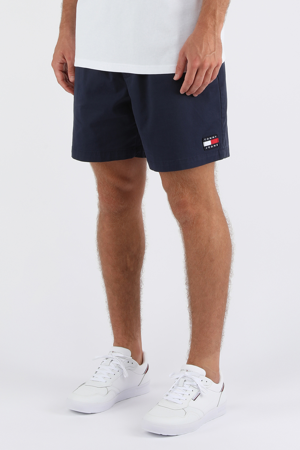 תמונת דוגמן קידמית של מכנסי טרנינג קצרים