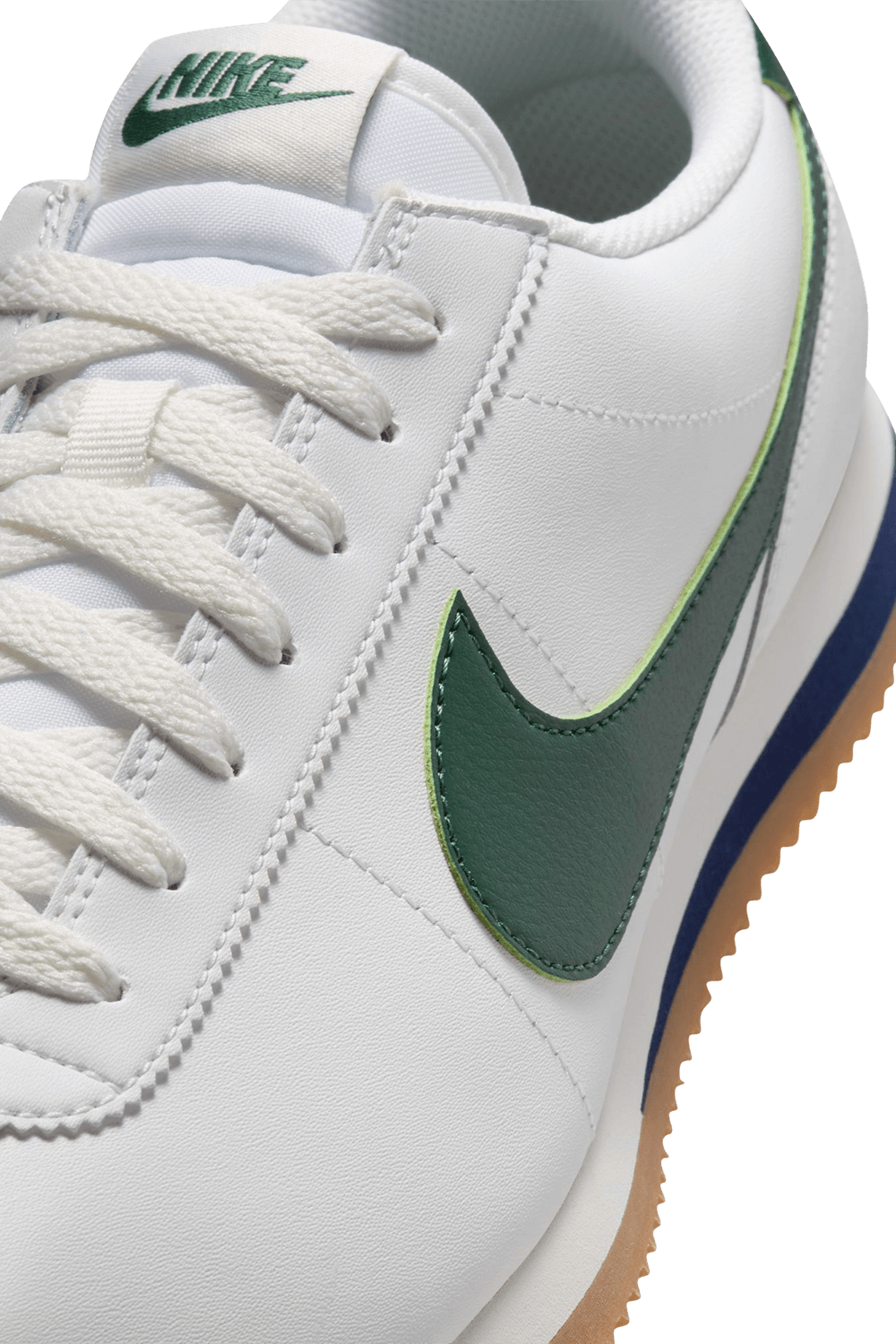 תמונת פנים של נעלי סניקרס קורטז