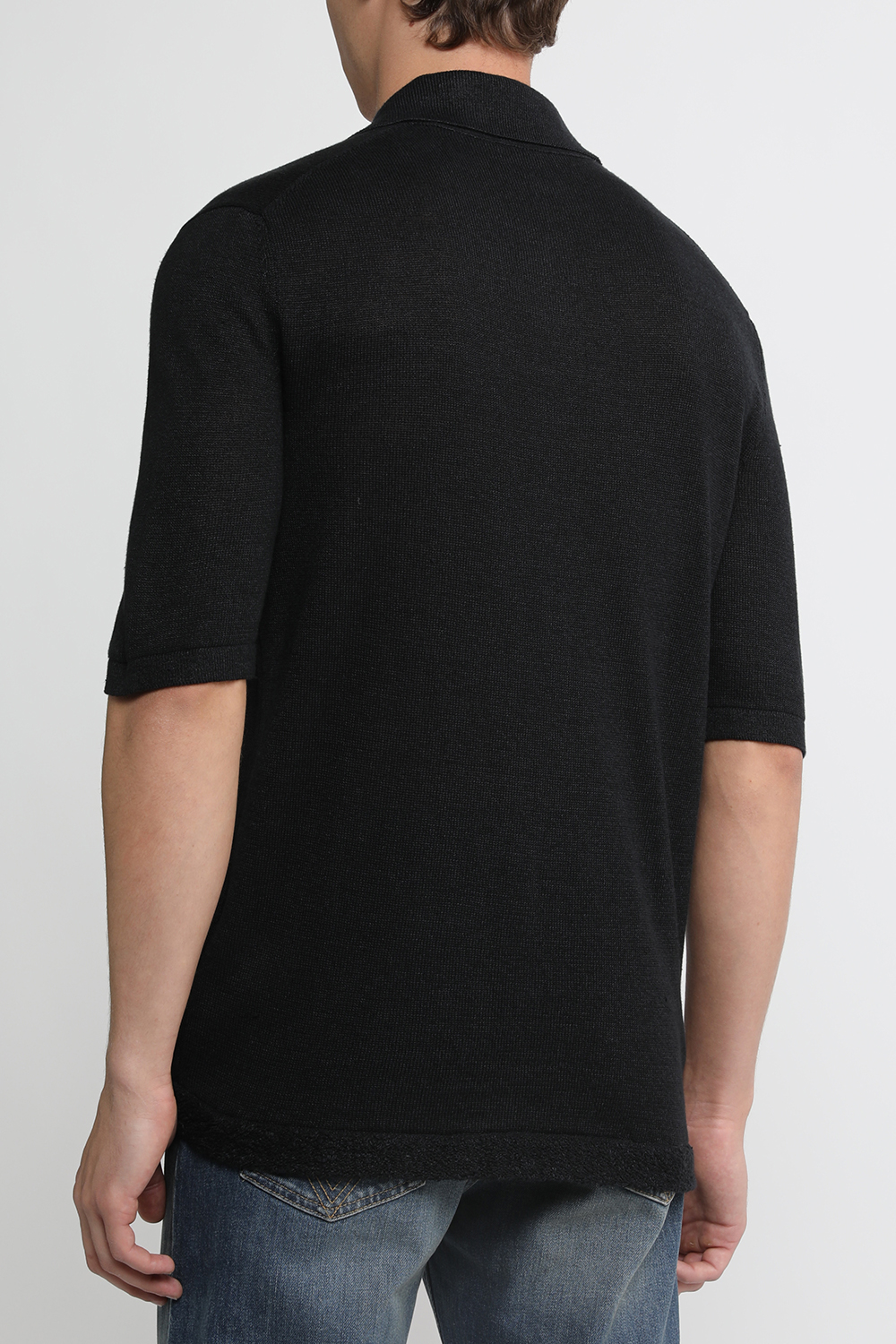 תמונת דוגמן אחורית של חולצת פולו סרוגה