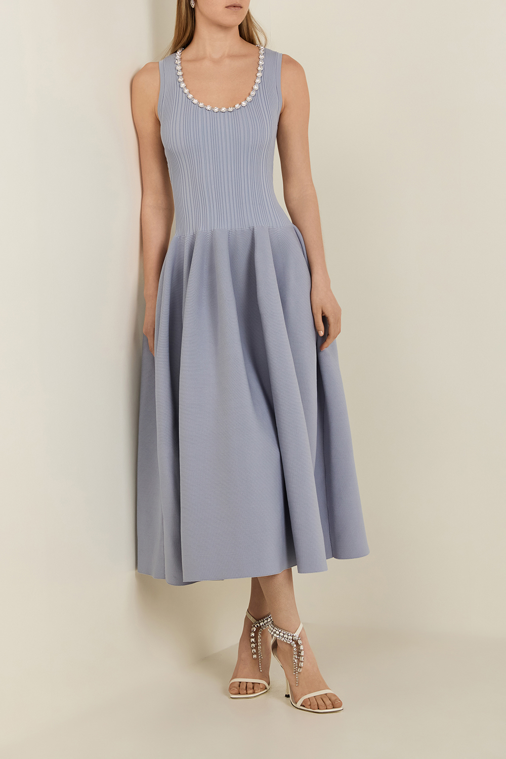 תמונת דוגמן קידמית של שמלת מידי