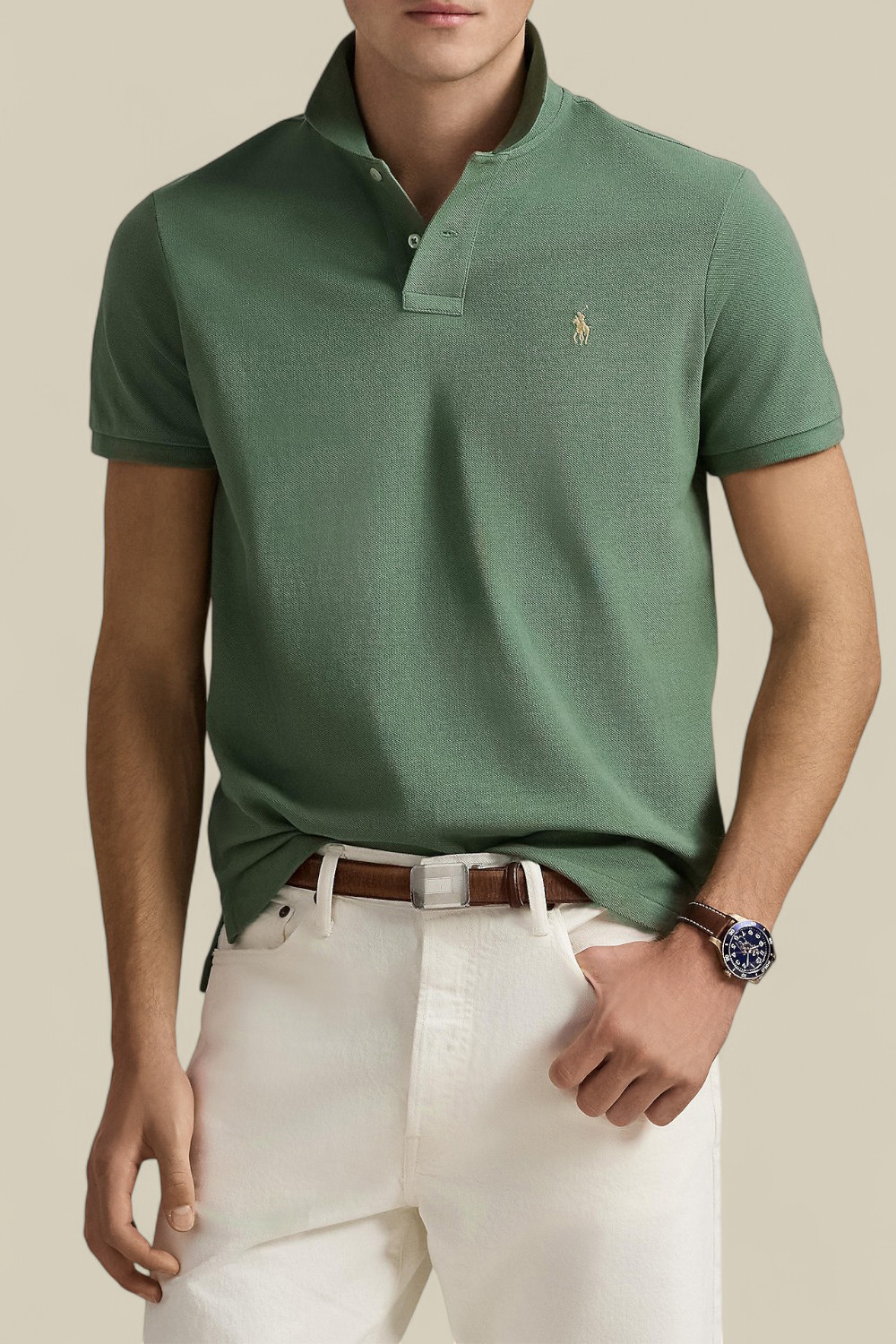 תמונת דוגמן קידמית של חולצת פולו