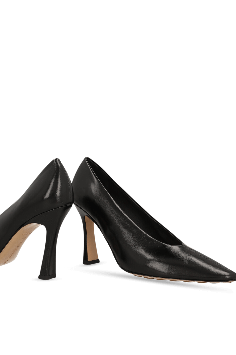 תמונת תקריב של נעלי עקב סליפ און