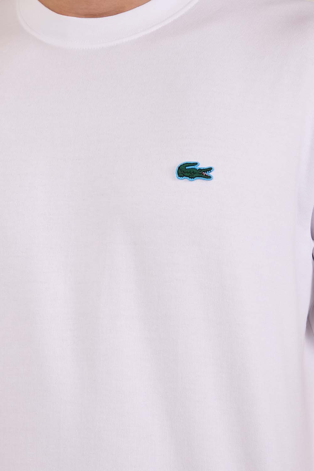 תמונת תקריב דוגמן של חולצת טי