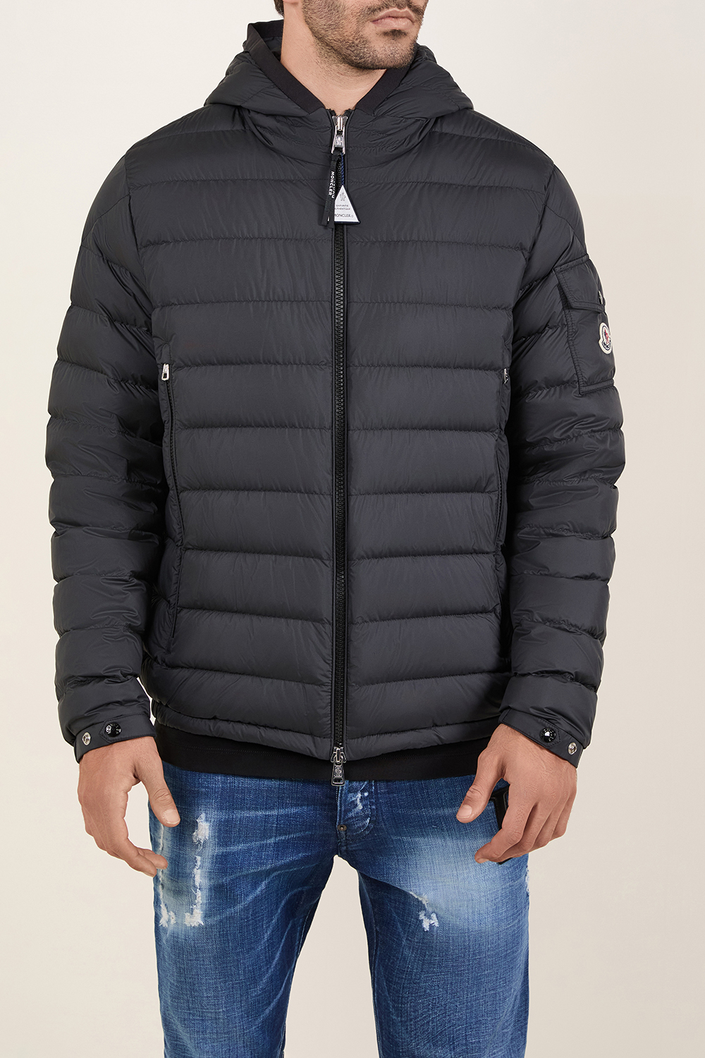 תמונת דוגמן קידמית של מעיל פוך קל