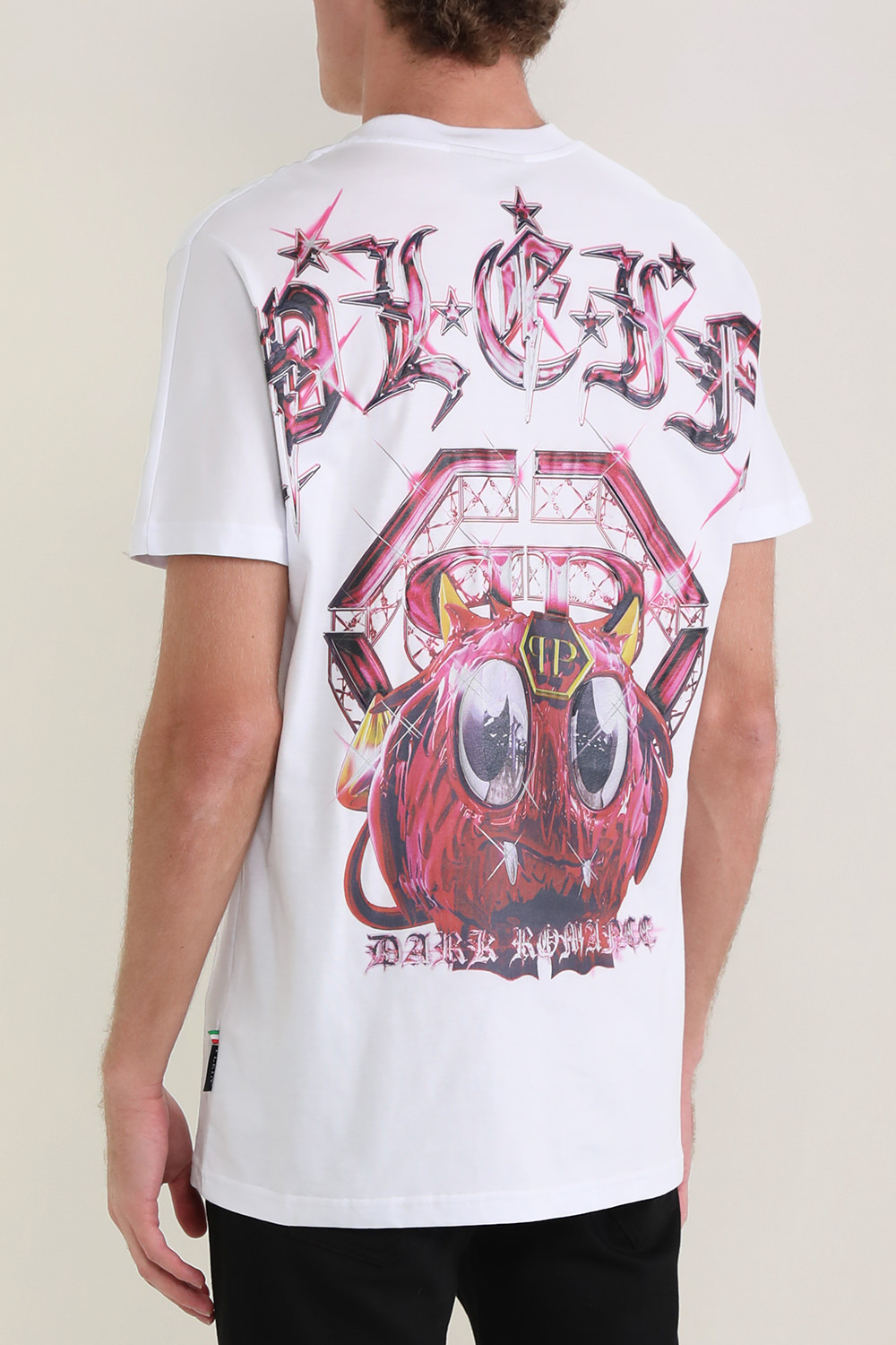 תמונת דוגמן אחורית של חולצת לוגו טי עם הדפס מפלצות מאחור