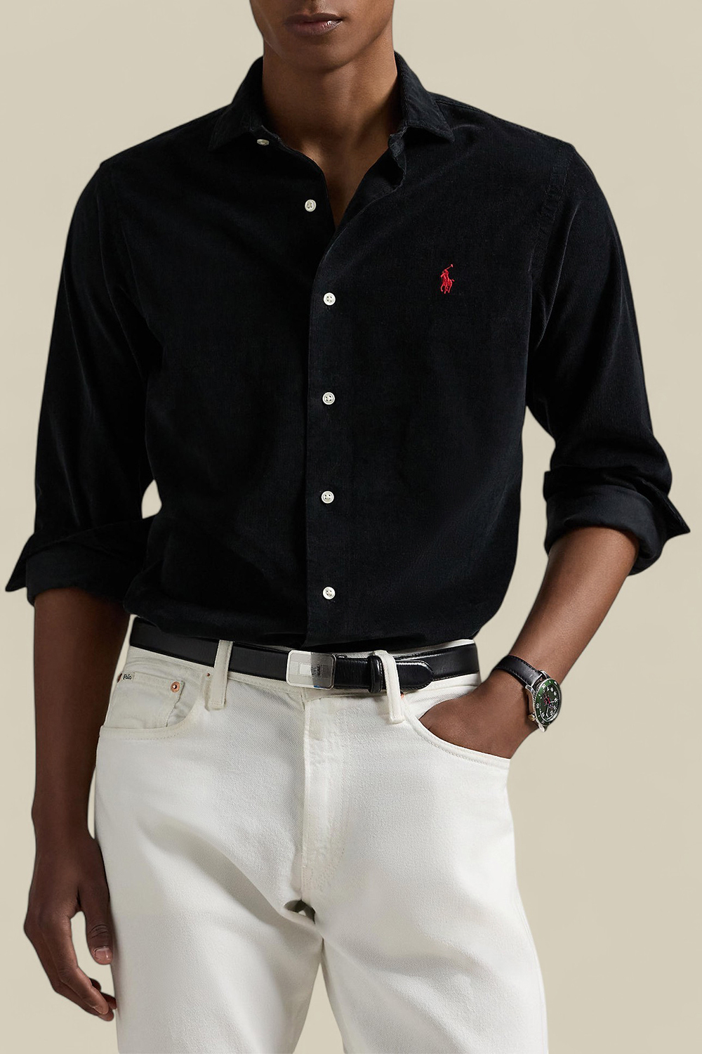 תמונת דוגמן קידמית של חולצה מכופתרת